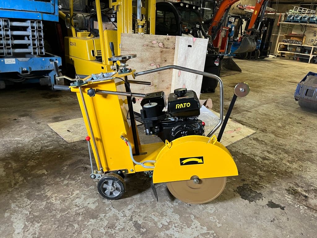 Walk behind concrete saw (Blades sold separately) Walk behind concrete saw (Blades sold separately)